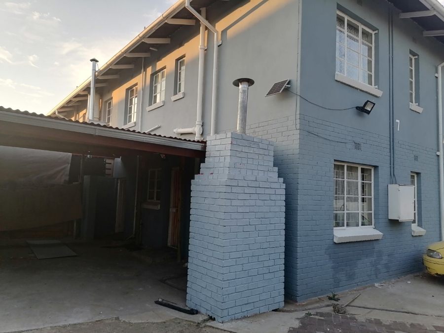 To Let 3 Bedroom Property for Rent in Wilgehof Free State